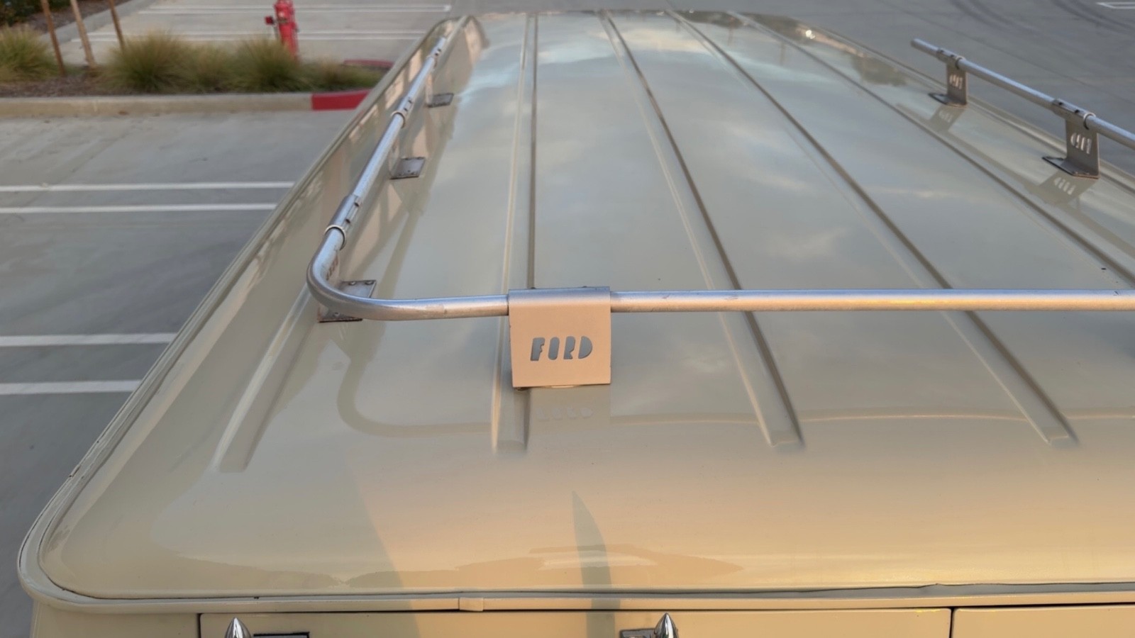 Ford-E-Series-Van-1973-Minivan-21