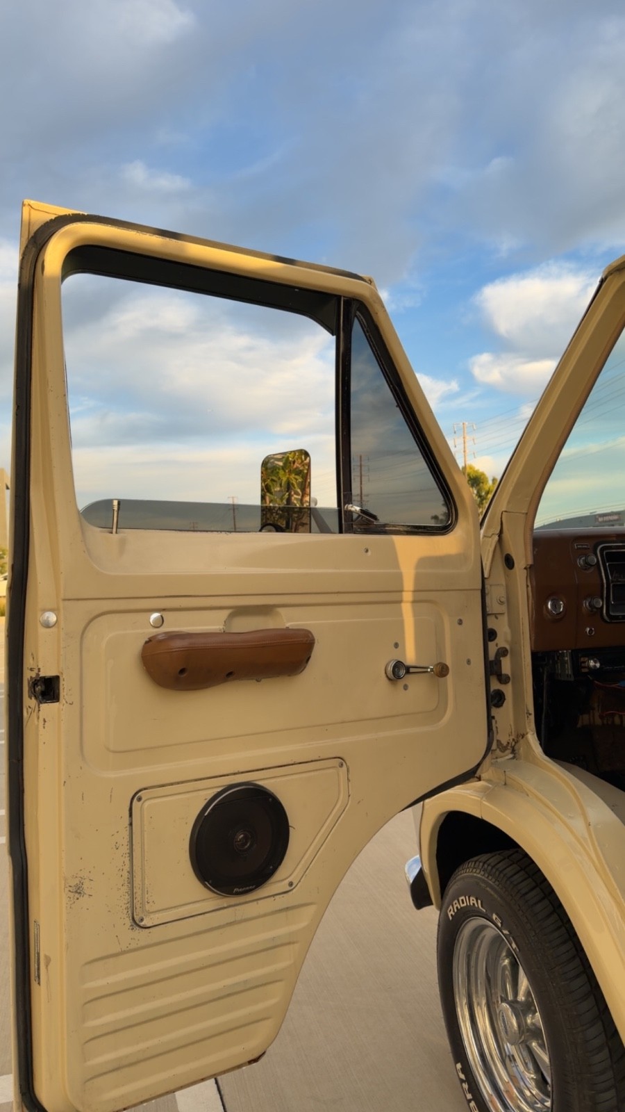 Ford-E-Series-Van-1973-Minivan-28