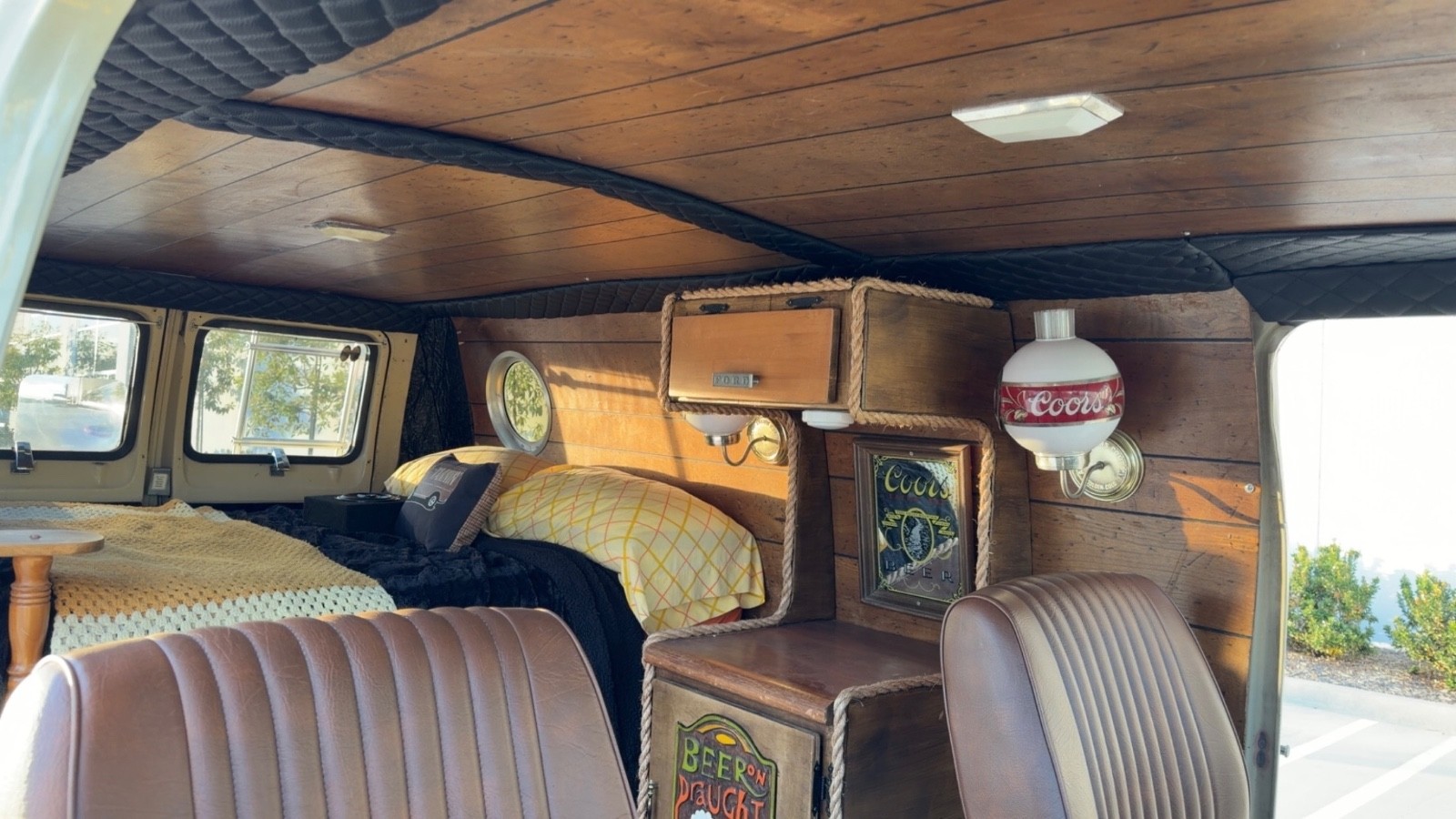 Ford-E-Series-Van-1973-Minivan-32