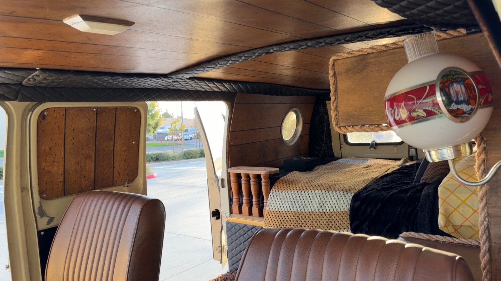 Ford-E-Series-Van-1973-Minivan-33