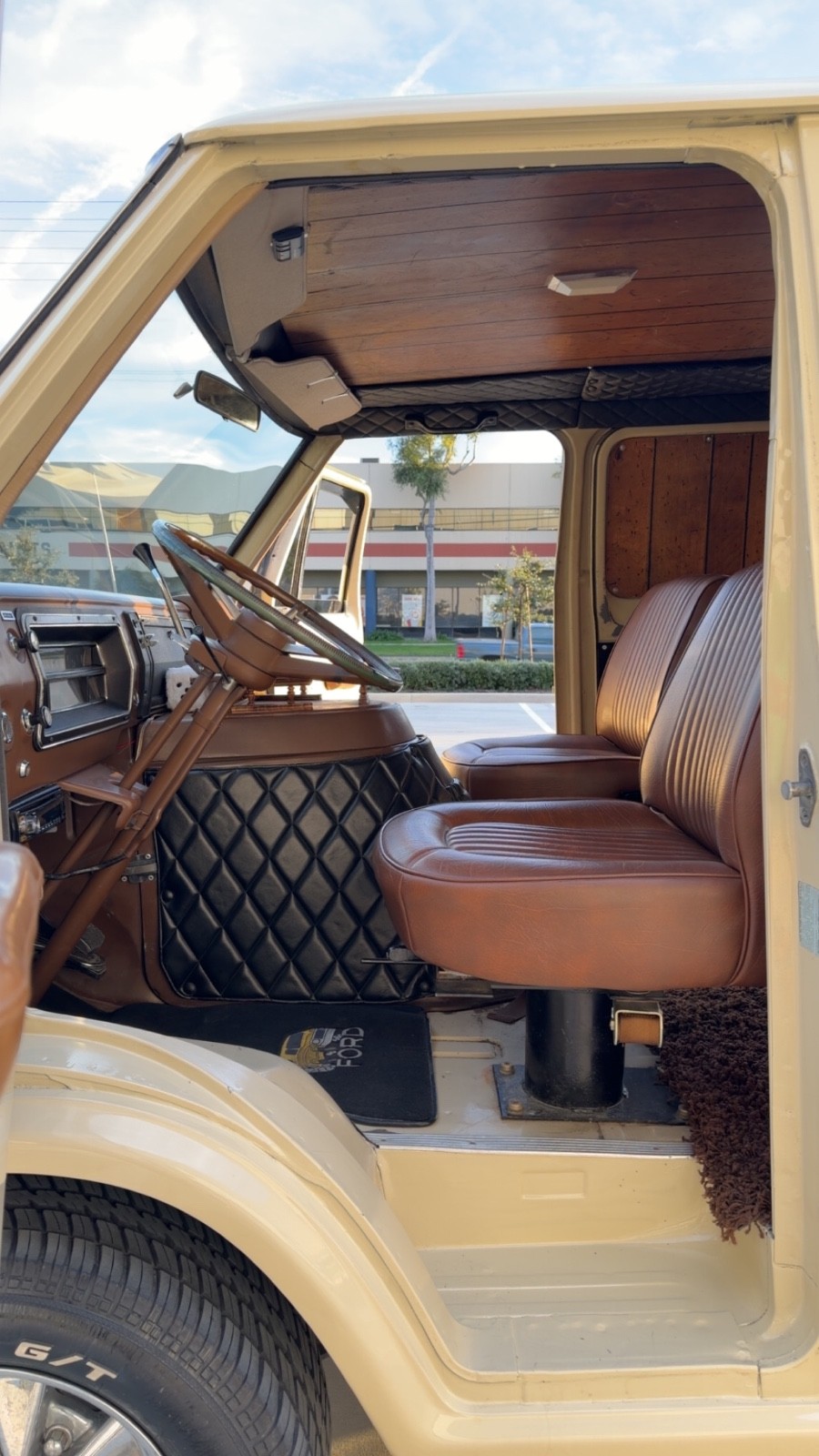 Ford-E-Series-Van-1973-Minivan-35