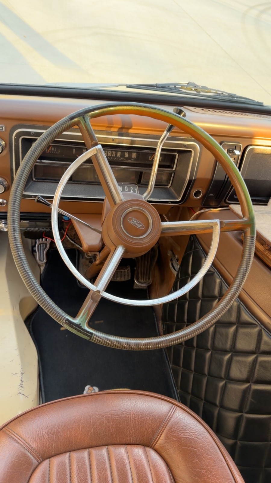 Ford-E-Series-Van-1973-Minivan-38