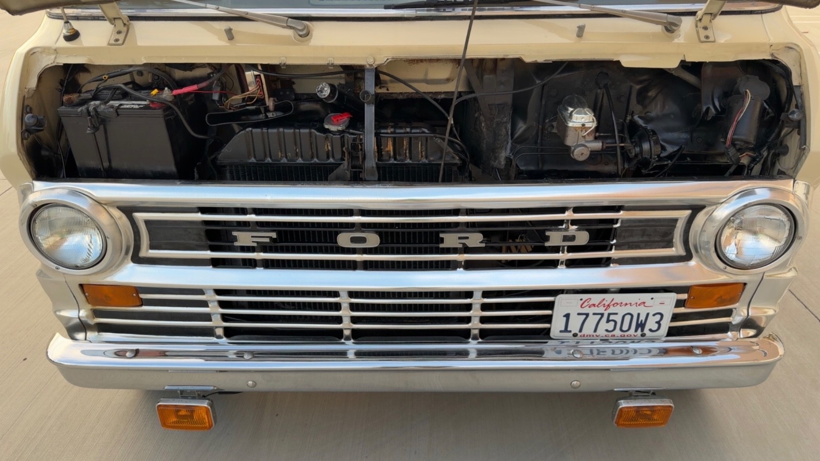 Ford-E-Series-Van-1973-Minivan-39