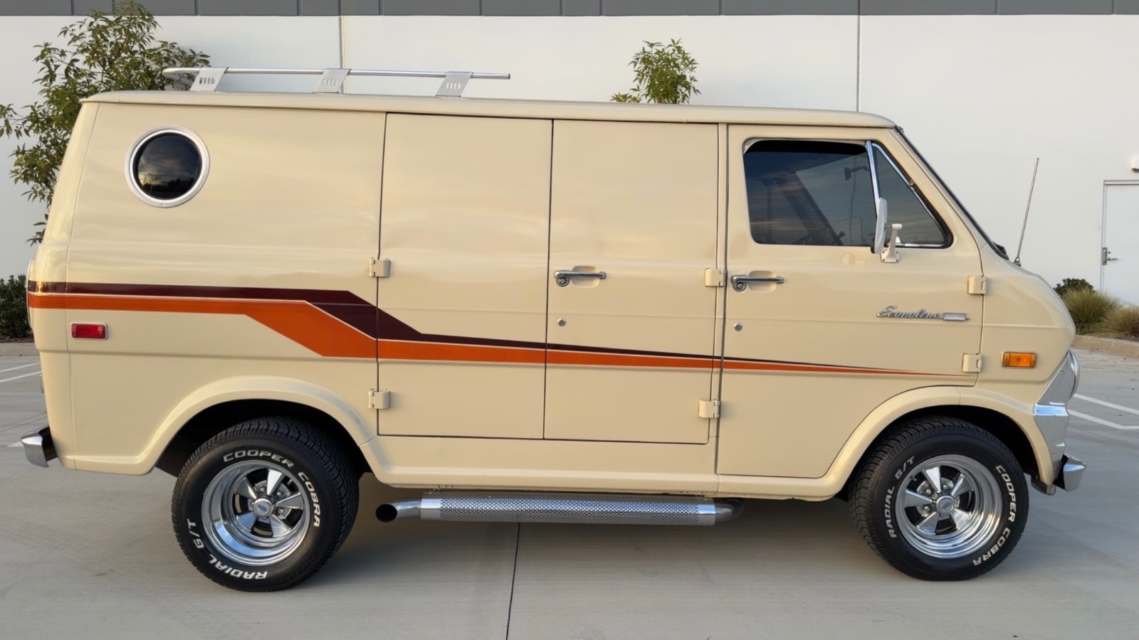 Ford-E-Series-Van-1973-Minivan-4
