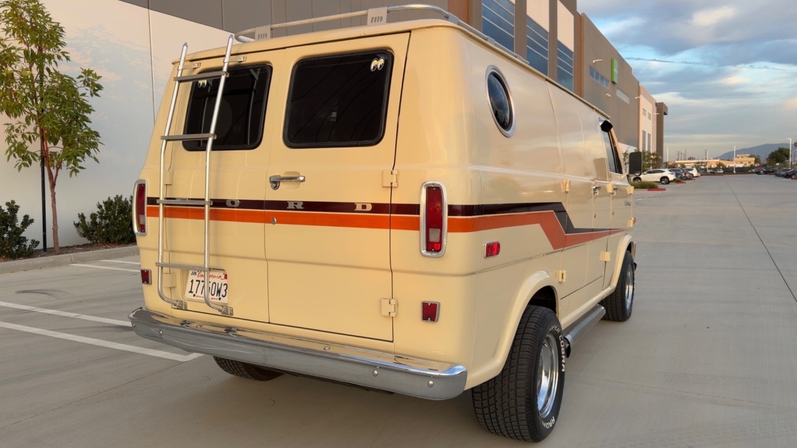 Ford-E-Series-Van-1973-Minivan-8