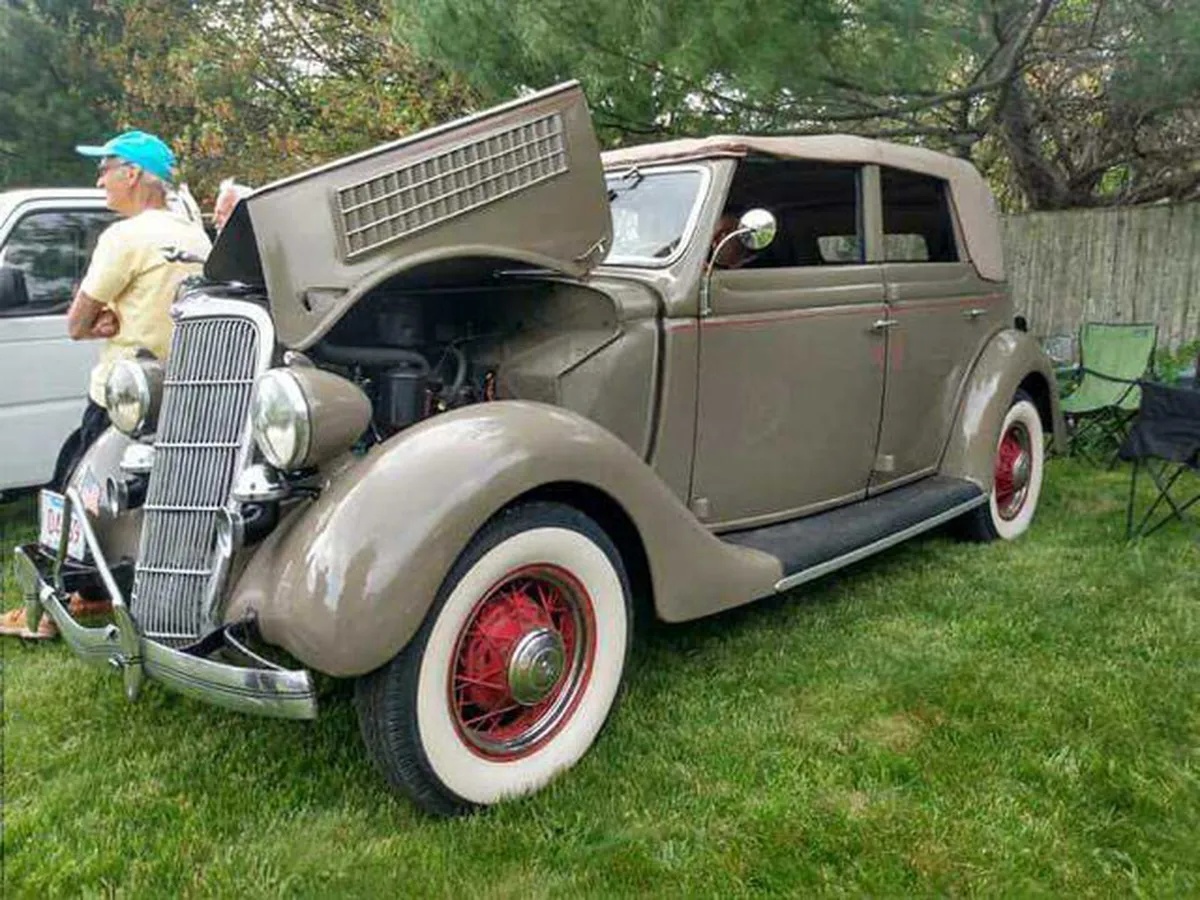 Ford-Model-48-1935-Brown-Brown