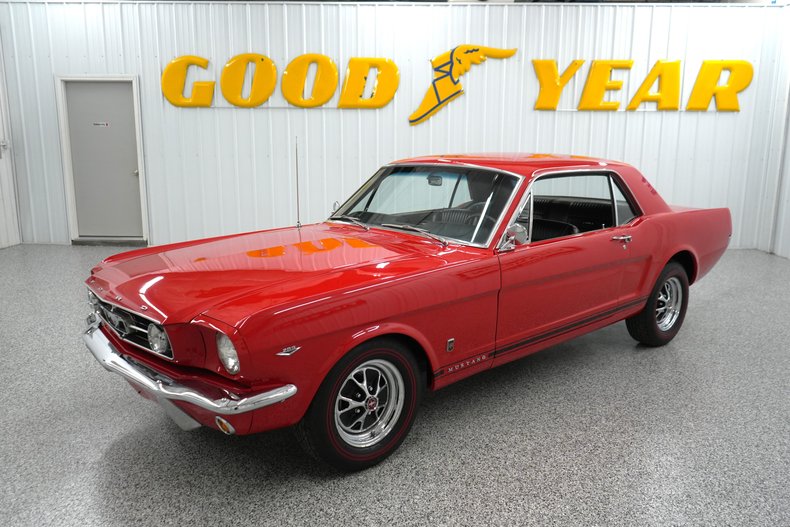 Ford-Mustang-1965-Red-Black-1