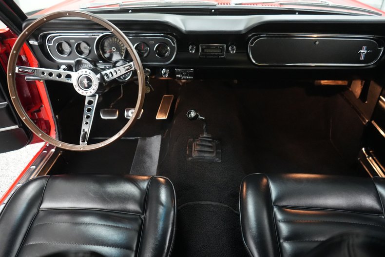 Ford-Mustang-1965-Red-Black-14