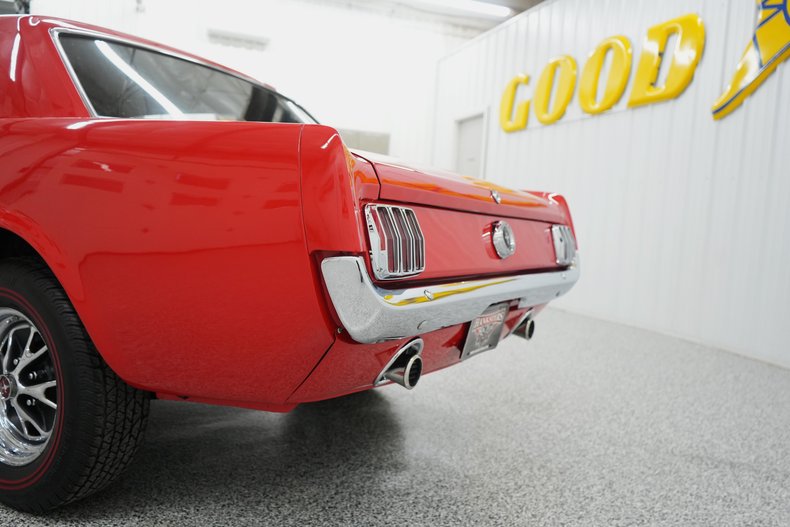 Ford-Mustang-1965-Red-Black-18