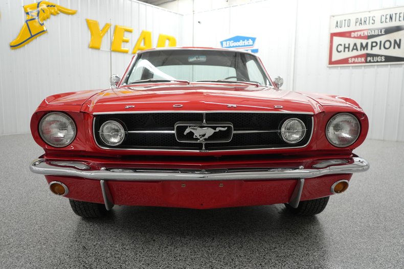 Ford-Mustang-1965-Red-Black-19