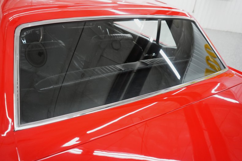 Ford-Mustang-1965-Red-Black-2