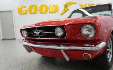 Ford-Mustang-1965-Red-Black-3
