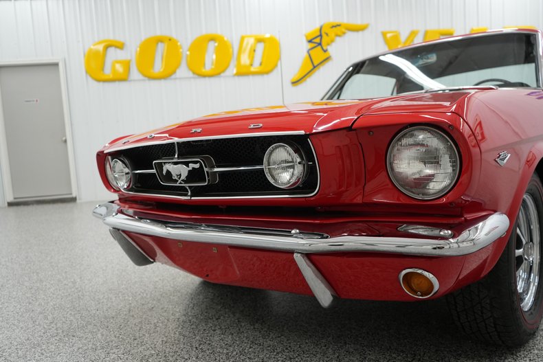 Ford-Mustang-1965-Red-Black-3