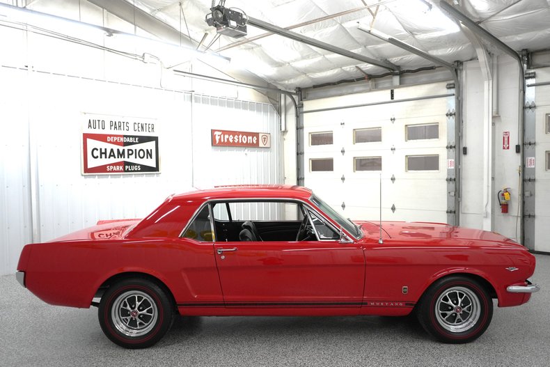 Ford-Mustang-1965-Red-Black-30