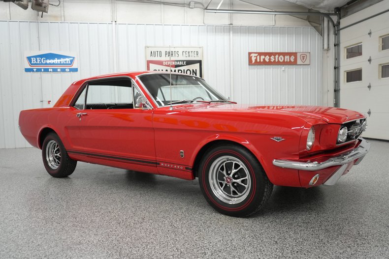 Ford-Mustang-1965-Red-Black-33