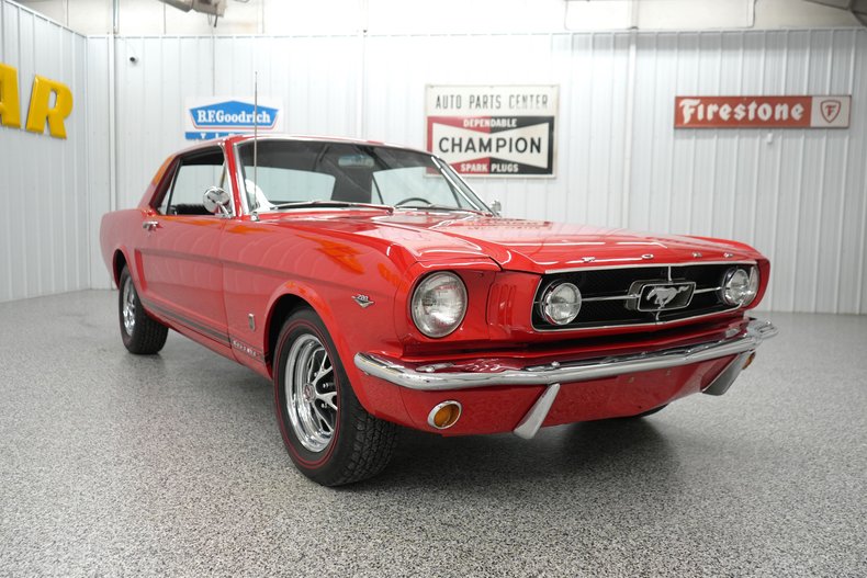 Ford-Mustang-1965-Red-Black-35