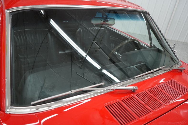 Ford-Mustang-1965-Red-Black-37