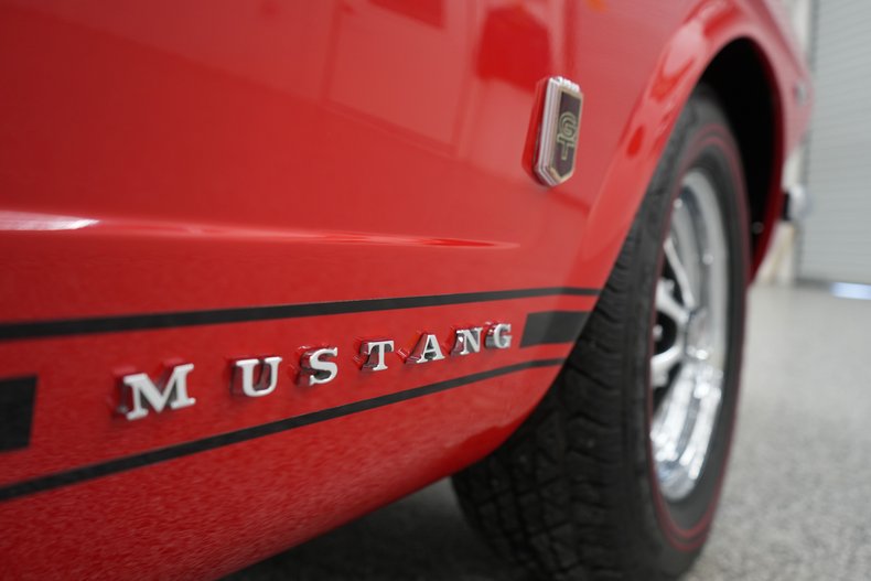 Ford-Mustang-1965-Red-Black-39
