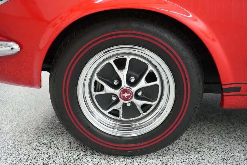 Ford-Mustang-1965-Red-Black-44