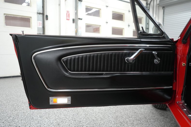 Ford-Mustang-1965-Red-Black-47