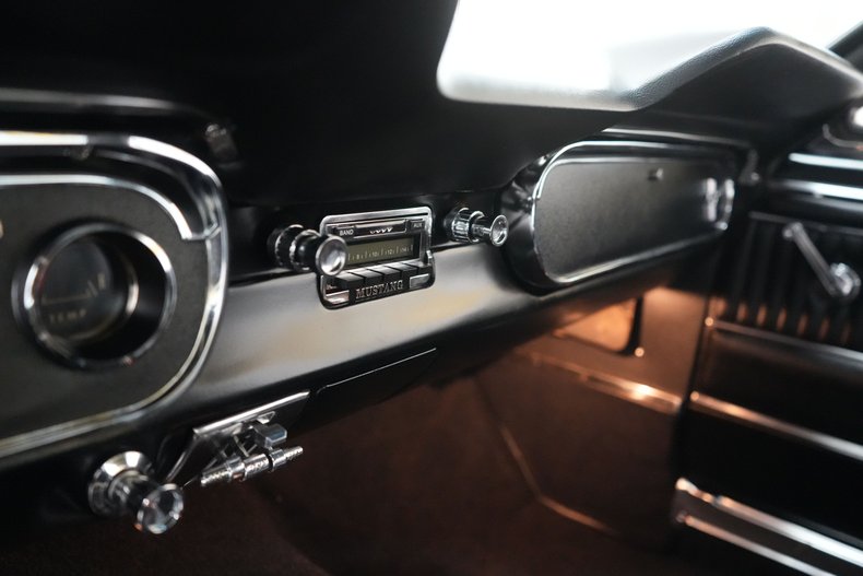 Ford-Mustang-1965-Red-Black-8