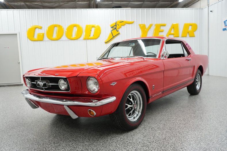 Ford-Mustang-1965-Red-Black
