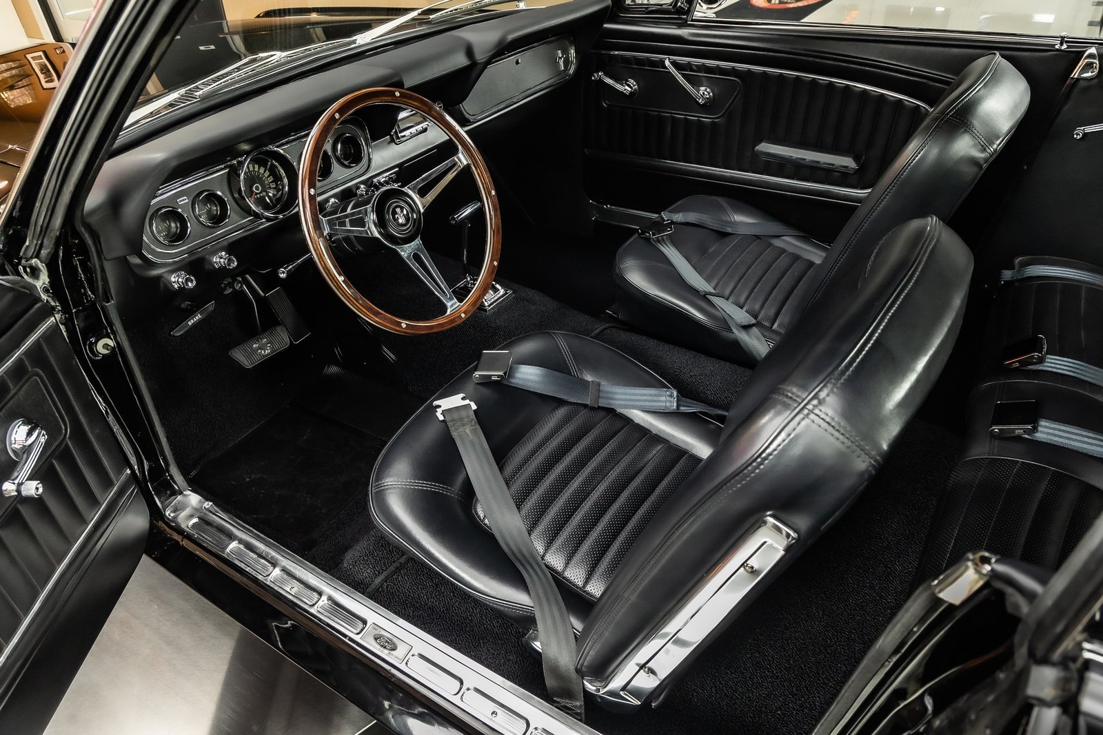 Ford-Mustang-1966-Coupe-2