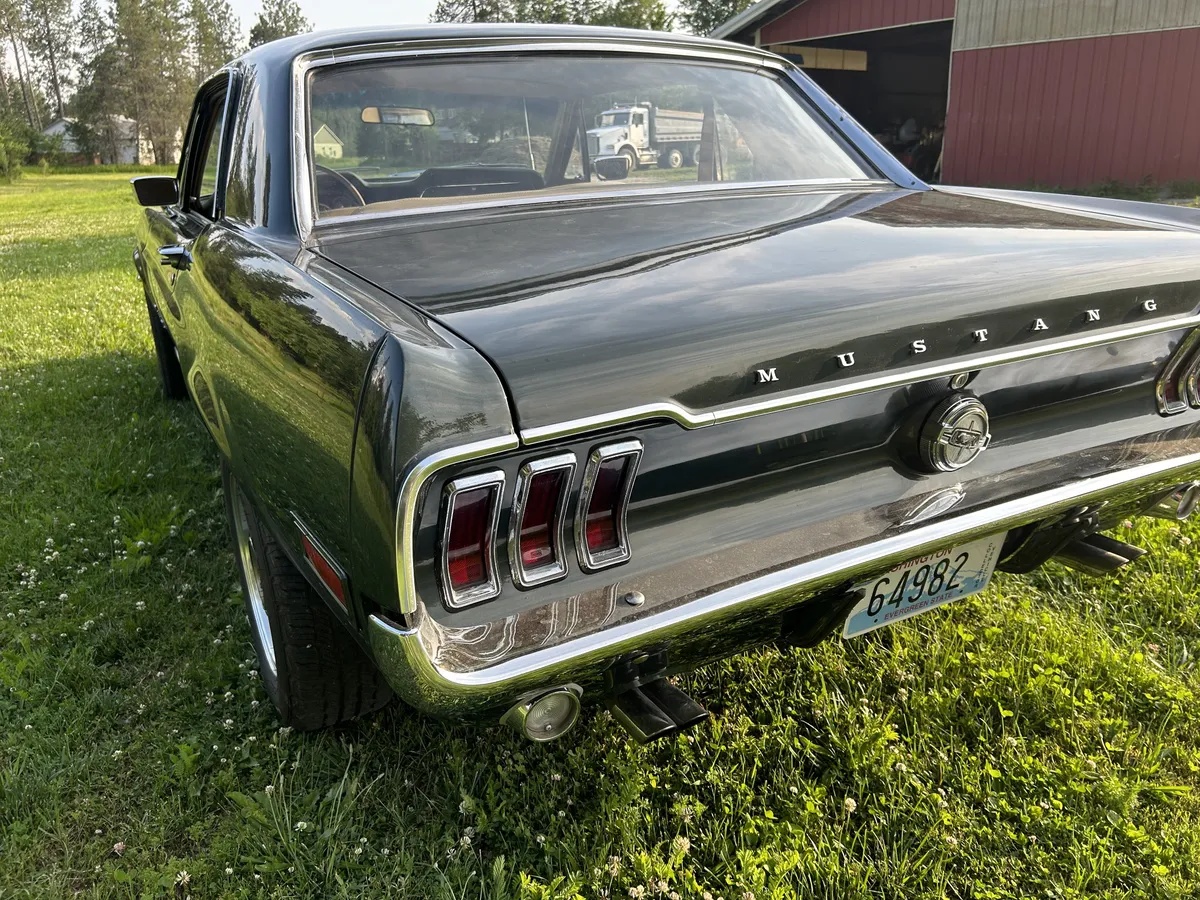 Ford-Mustang-1968-Green-Gold