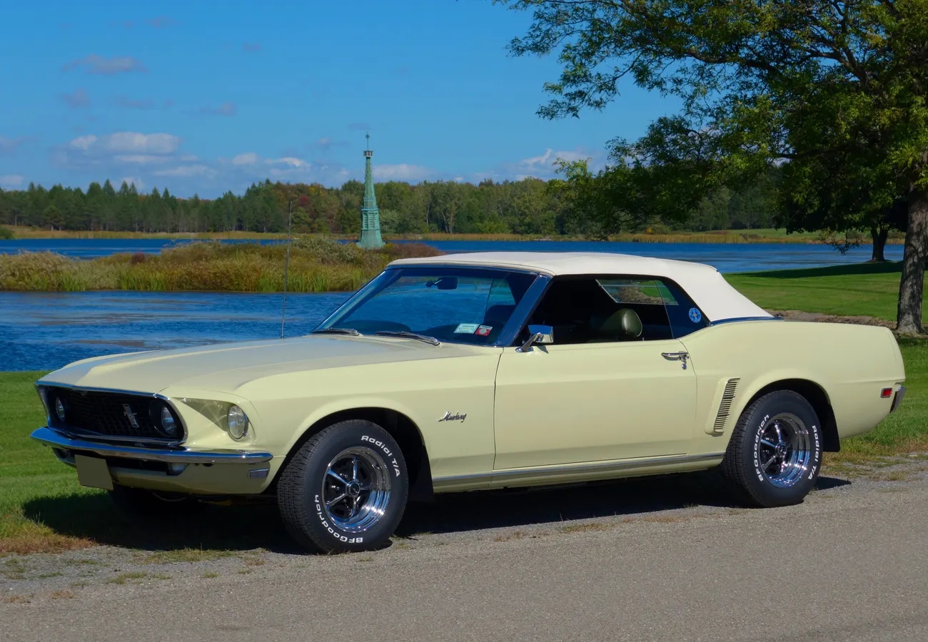Ford-Mustang-1969-New-Lime-Dark-Ivy-Gold