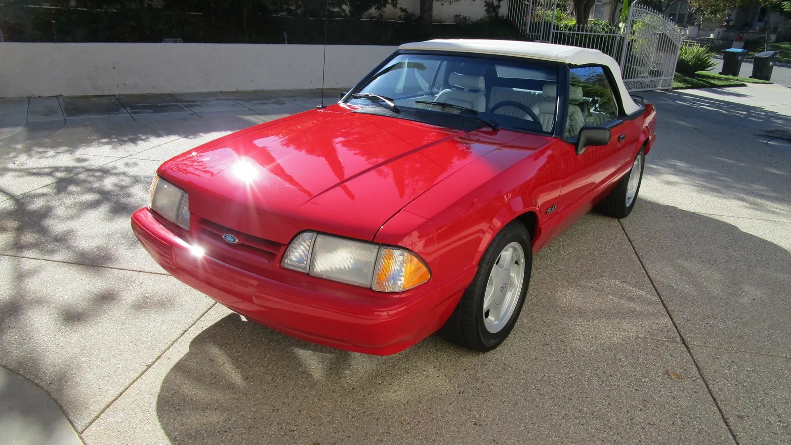Ford-Mustang-1993-Red-White