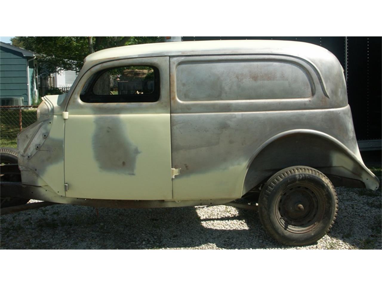 Ford-Sedan-delivery-1937-No-Rust