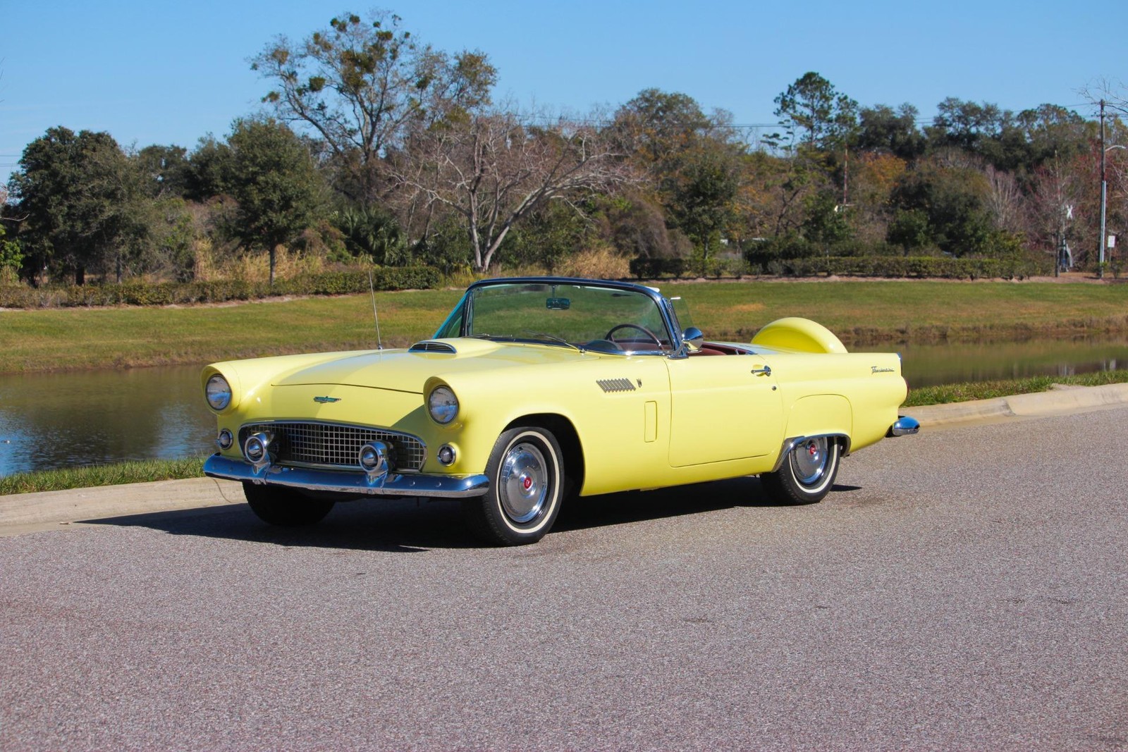 Ford Thunderbird 1956 2 Door