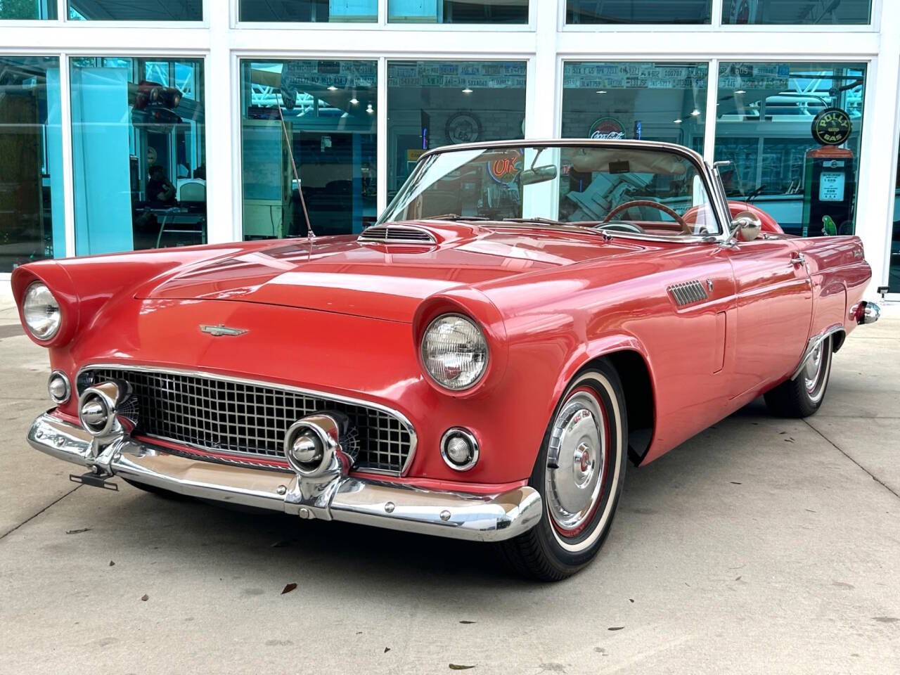 Ford Thunderbird 1956 Sedan