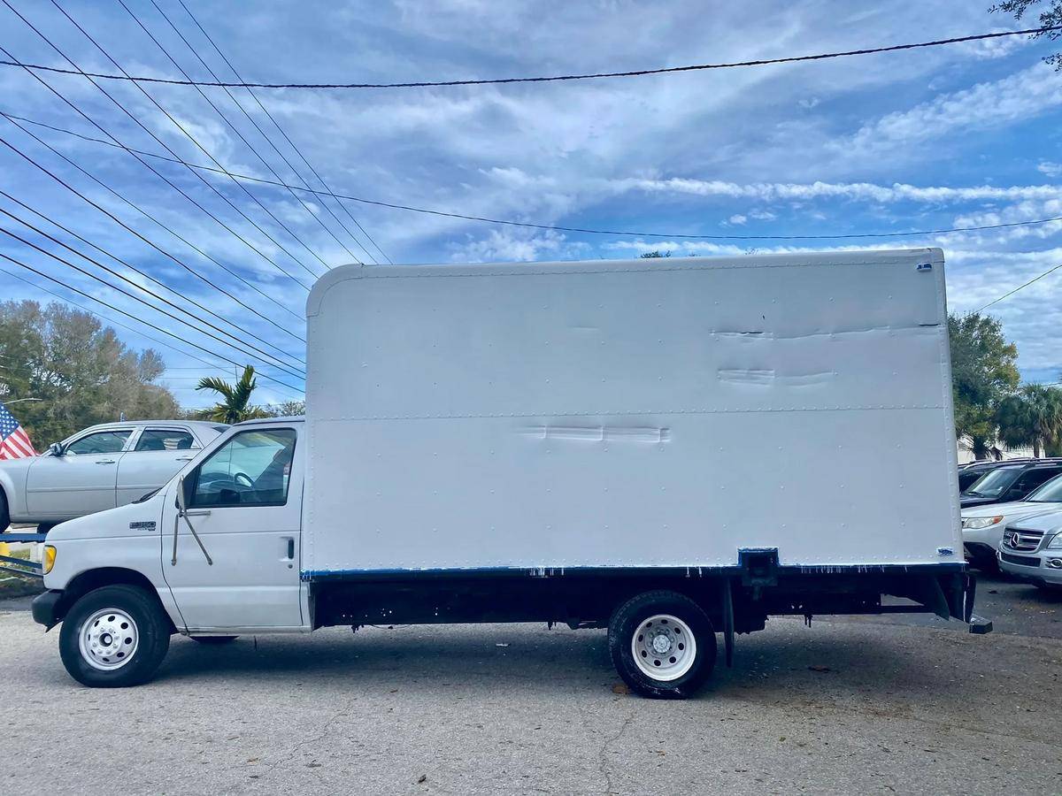 Ford-e-350-diesel-1996-white