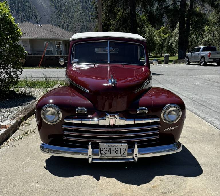 Ford-super-deluxe-1946-red