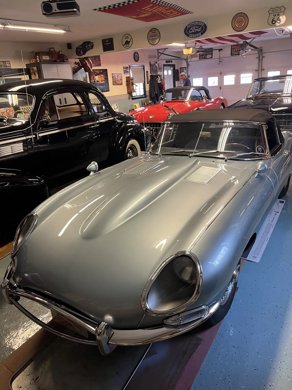 Jaguar-E-type-xke-1962-Opalescent-Silver-Blue-Navy-Leather