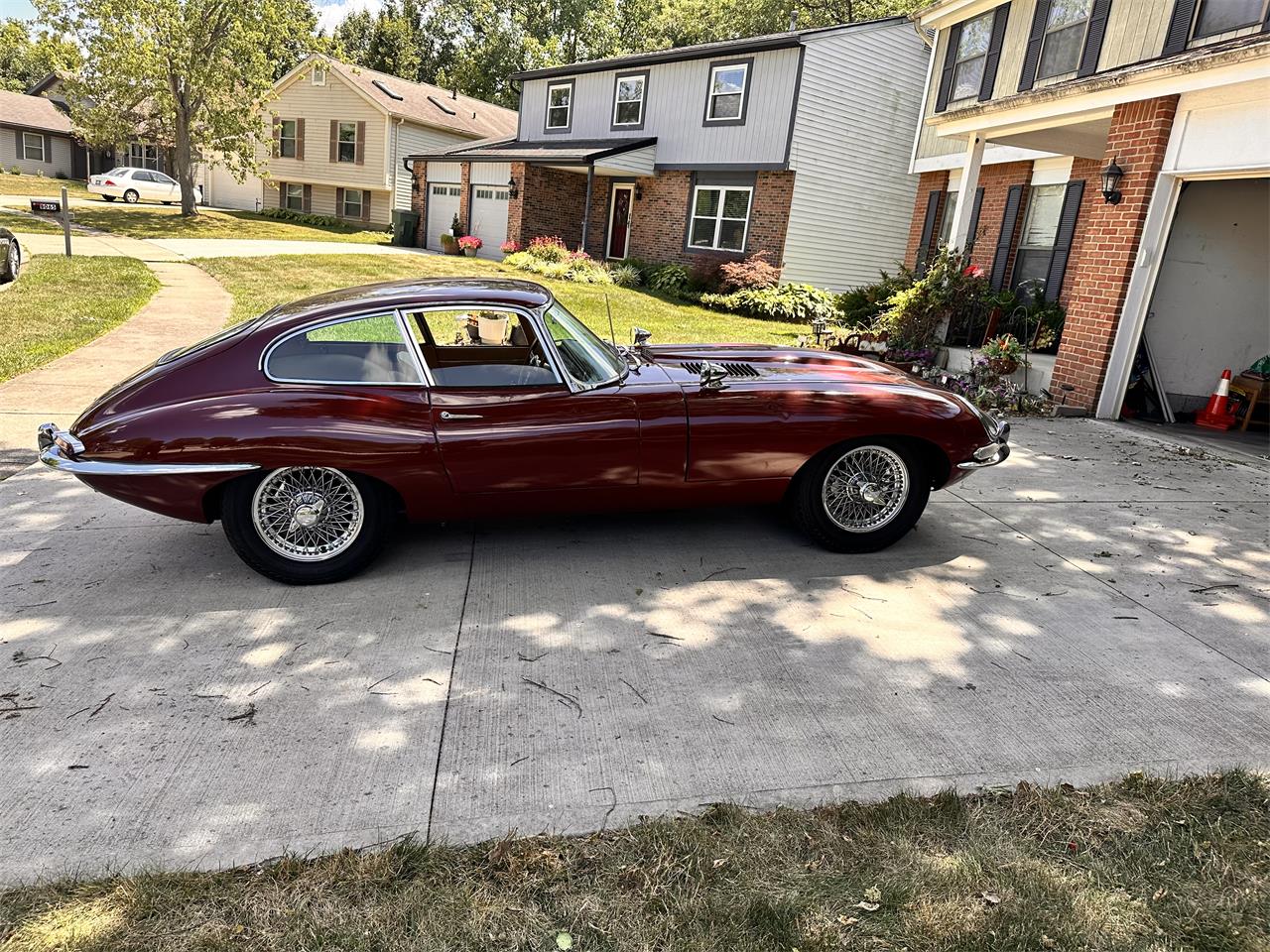 Jaguar-Xke-series-ii-1964-Red-Beige