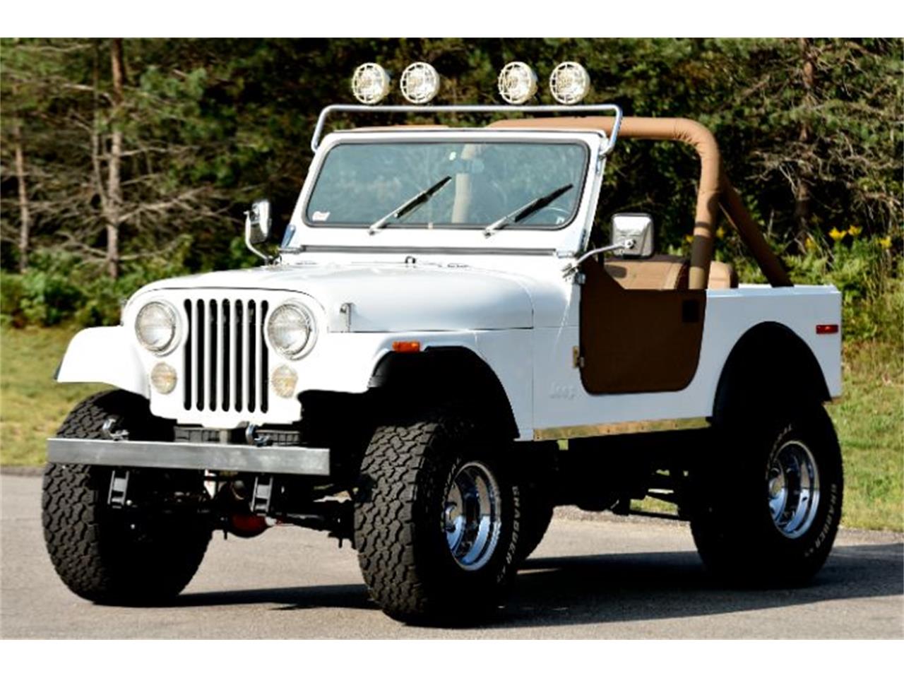 Jeep-Cj7-1979-white-tan