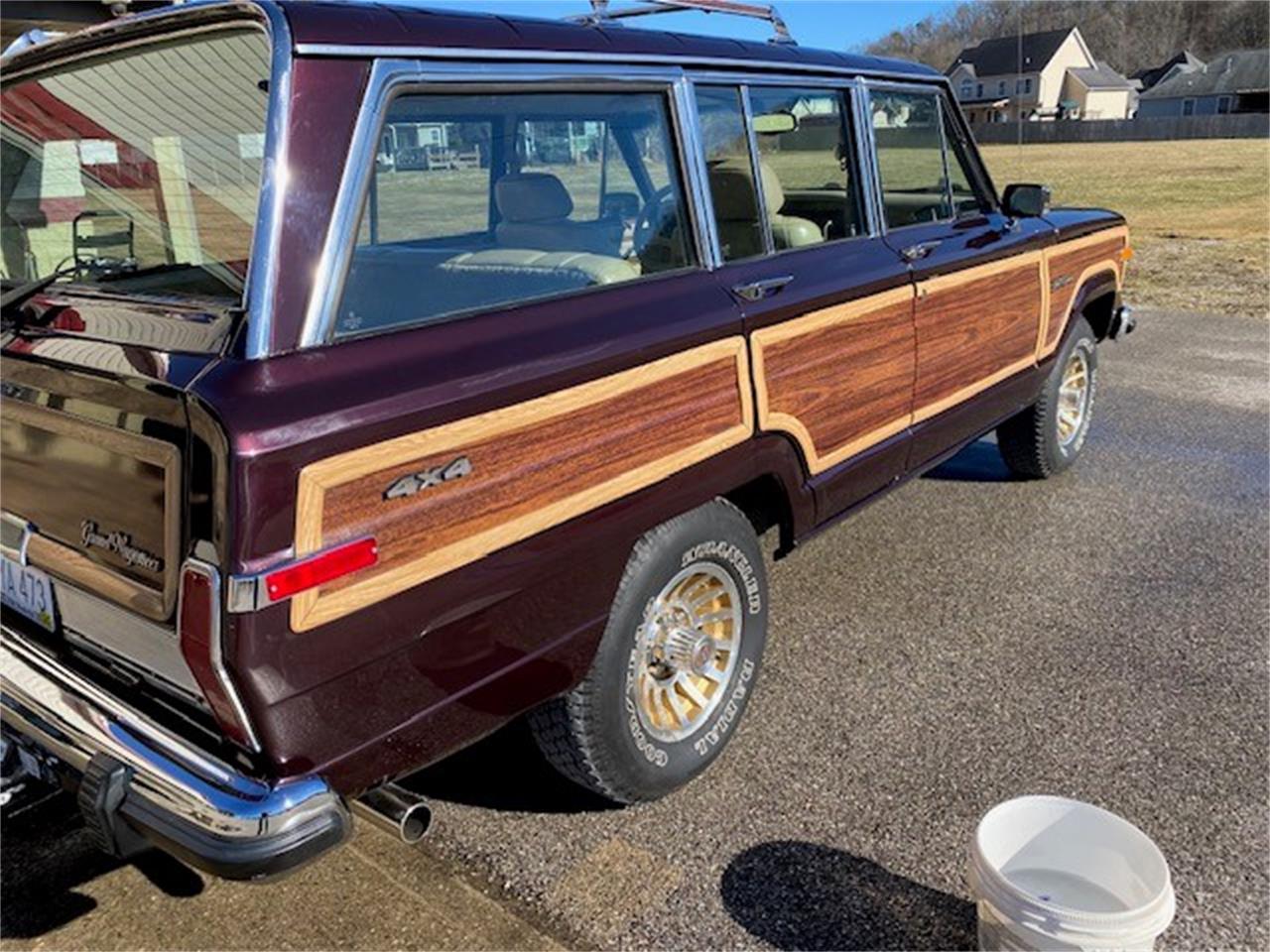 Jeep-Wagoneer-1990-Burgundy-Buckskin