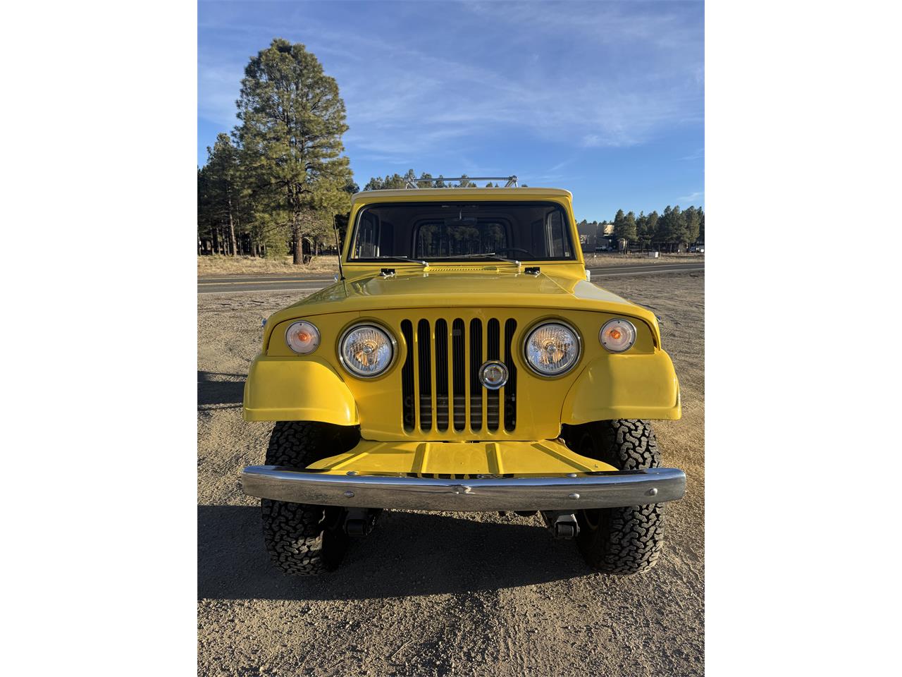 Kaiser-Jeepster-1971-Baja-Yellow-Yellow-Black-Tan