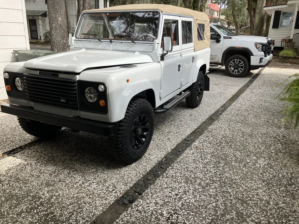 Land-rover-110-1994-White-Tan