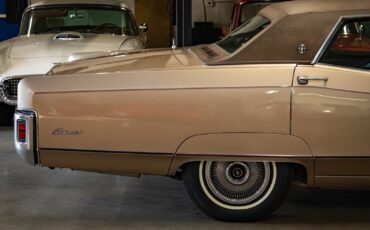 Lincoln-Continental-1970-4-Door-Sedan-1