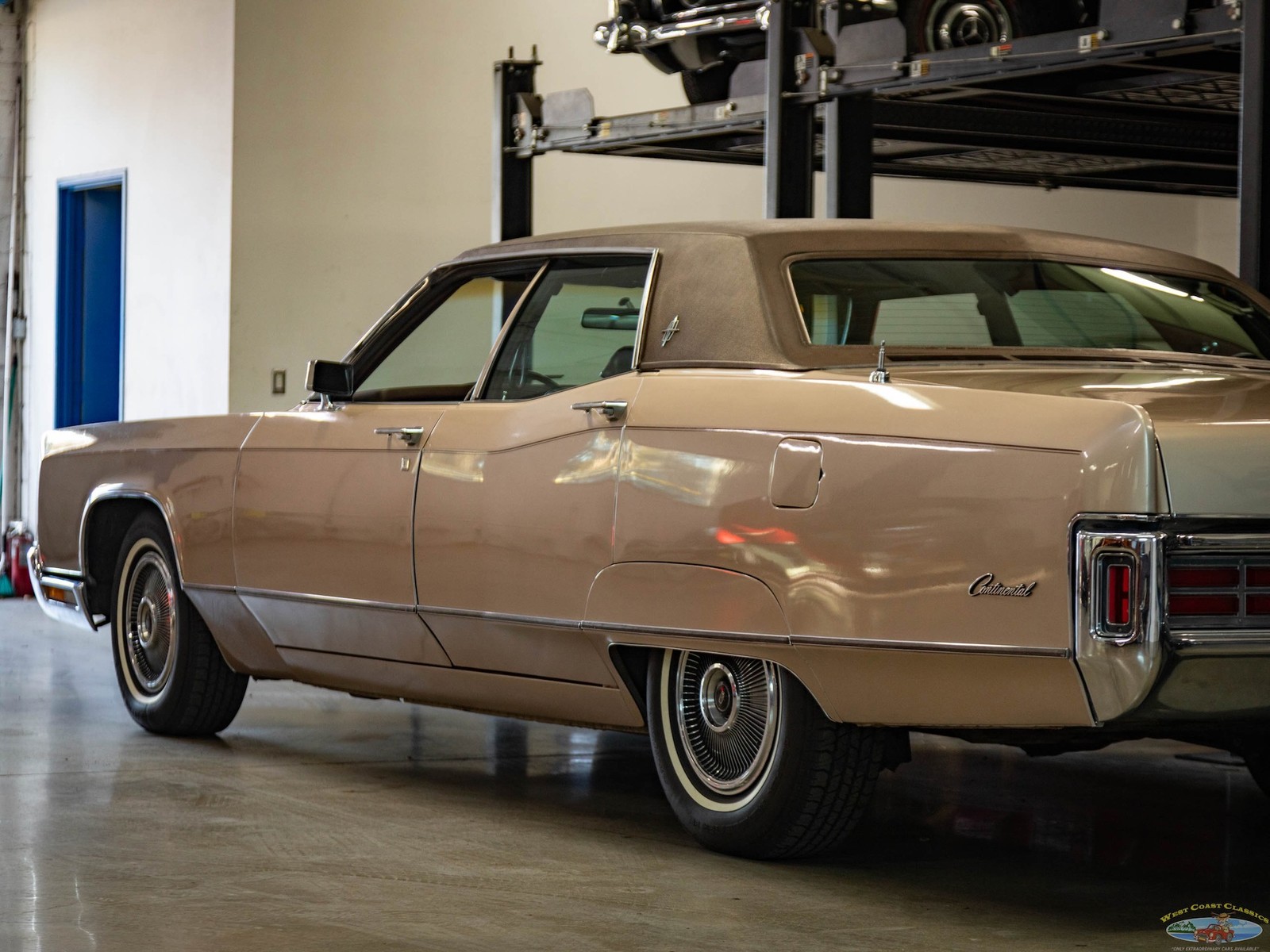 Lincoln-Continental-1970-4-Door-Sedan-22