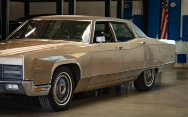 Lincoln-Continental-1970-4-Door-Sedan-9