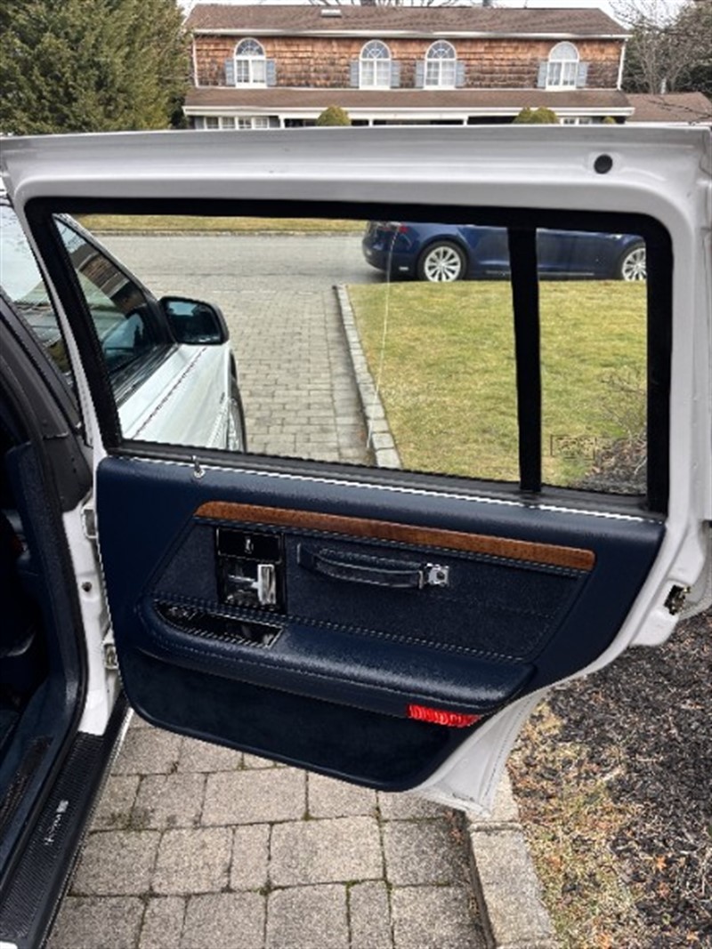 Lincoln-Continental-1993-Sedan-11