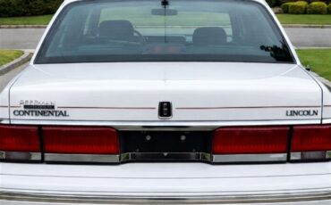 Lincoln-Continental-1993-Sedan-3