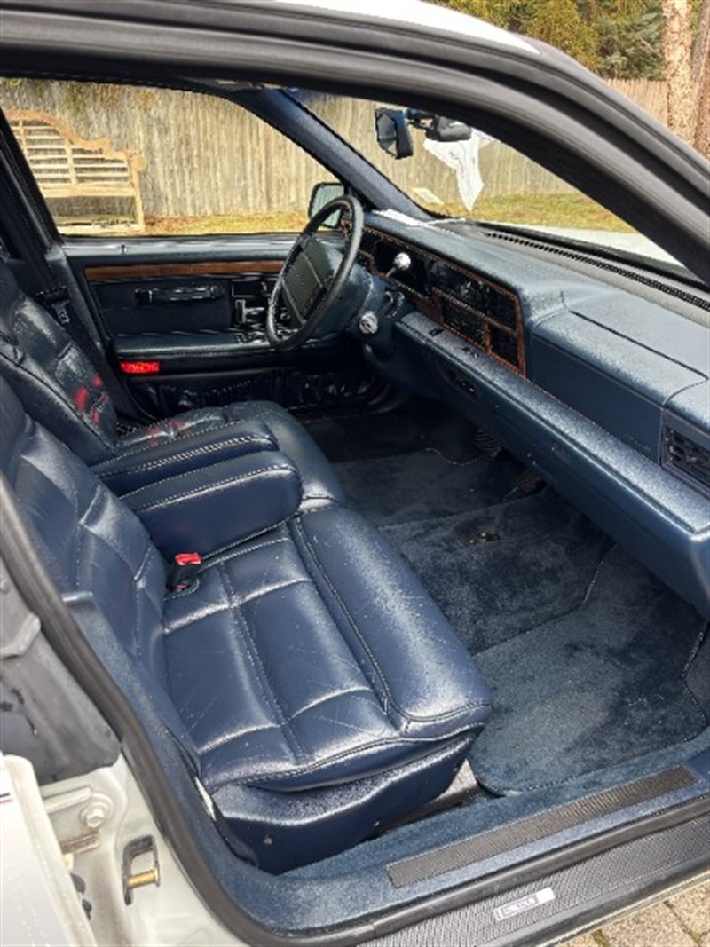 Lincoln-Continental-1993-Sedan-5