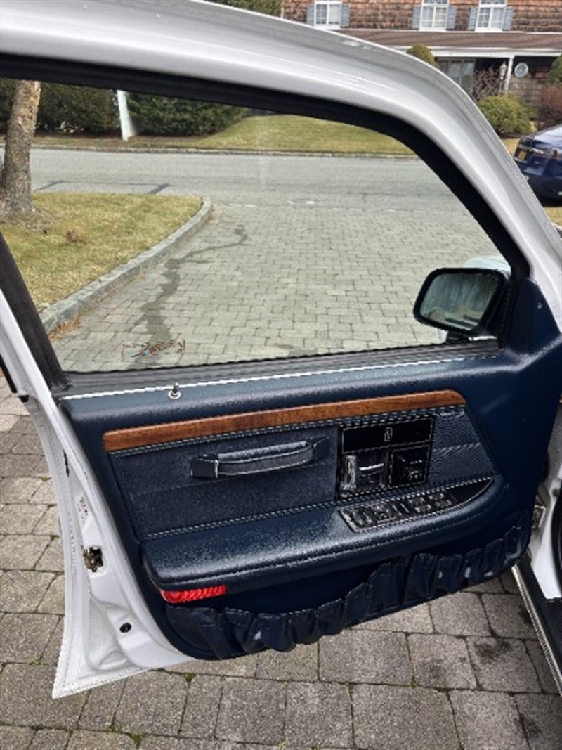 Lincoln-Continental-1993-Sedan-8