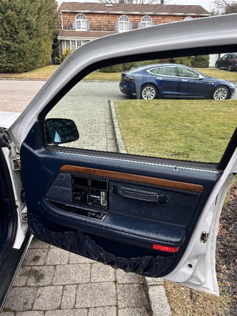 Lincoln-Continental-1993-Sedan-9