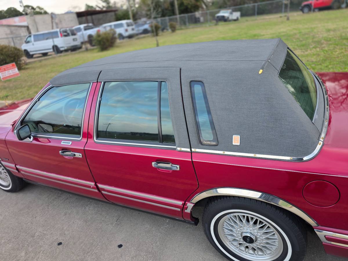 Lincoln-Town-car-1994